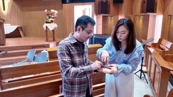 台南外科名医蔡伯羌过劳失智！生病醒来第一个忘记妻子 妻不离不弃照顾17年