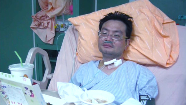 台南外科名医蔡伯羌过劳失智！生病醒来第一个忘记妻子 妻不离不弃照顾17年