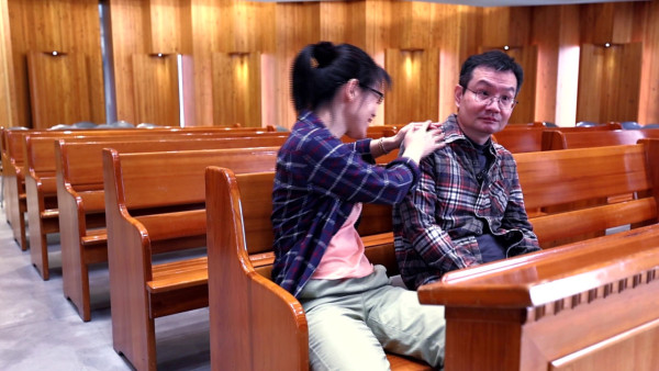 台南外科名医蔡伯羌过劳失智！生病醒来第一个忘记妻子 妻不离不弃照顾17年