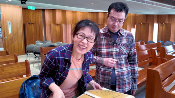 台南外科名医蔡伯羌过劳失智！生病醒来第一个忘记妻子 妻不离不弃照顾17年