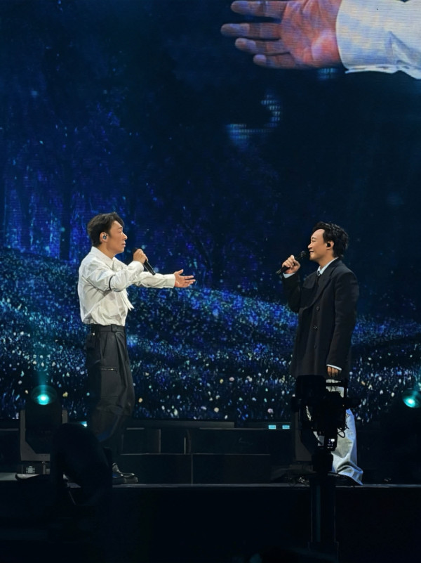 许志安演唱会2026｜红馆第一场嘉宾陈奕迅！阔别11年Fit爆秀胸肌牵手世纪合唱