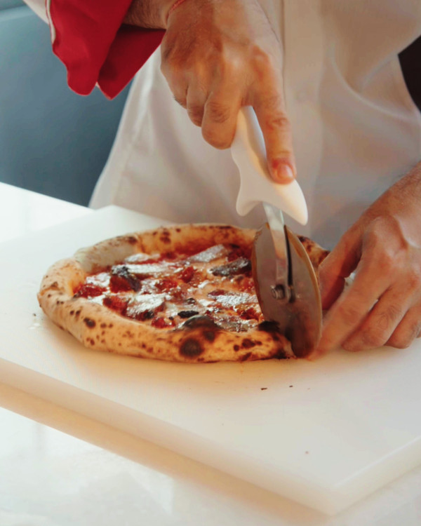 尖沙咀無敵海景歎Pizza！Vesu聯乘澳洲名店推叉燒辣肉腸薄餅