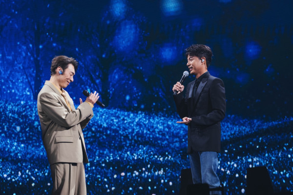 許志安演唱會2026｜第二場李克勤改機票返港任嘉賓！世紀合唱《深深深》爆昔日奪獎內幕