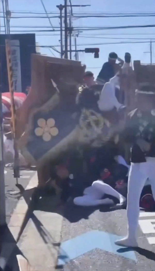 圖片來源:X@agni0321 有片!大阪「地車祭」爆翻車事故1日兩宗 釀2死亡16傷慘劇