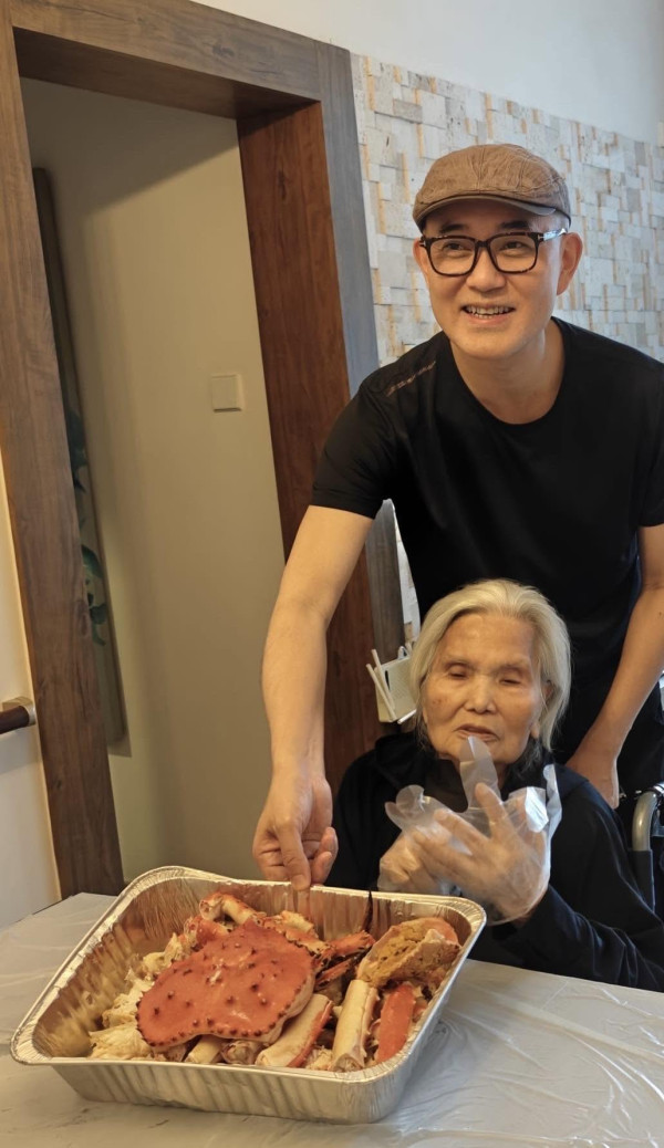周國豐沉痛貼黑白照公布丁母憂 撰文悼念亡母最後道別︰請你再叫我一聲