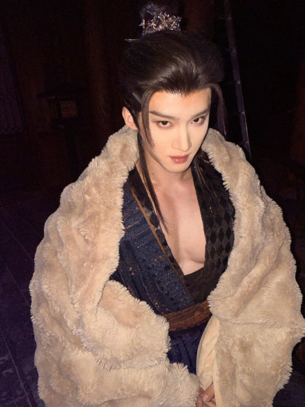 《嫁金鳞》闫桉是谁？田曦薇新剧首搭韩团成员高颜值CP备受看好