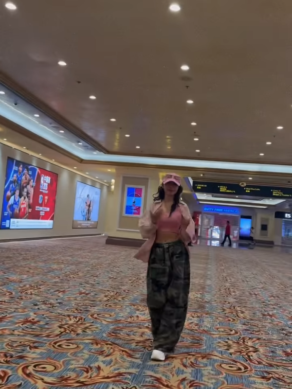 林明禎復工首炮晒碧咸合照狀態頂峰！貼身瑜珈衫晒極品曲線 波濤洶湧逼爆小背心
