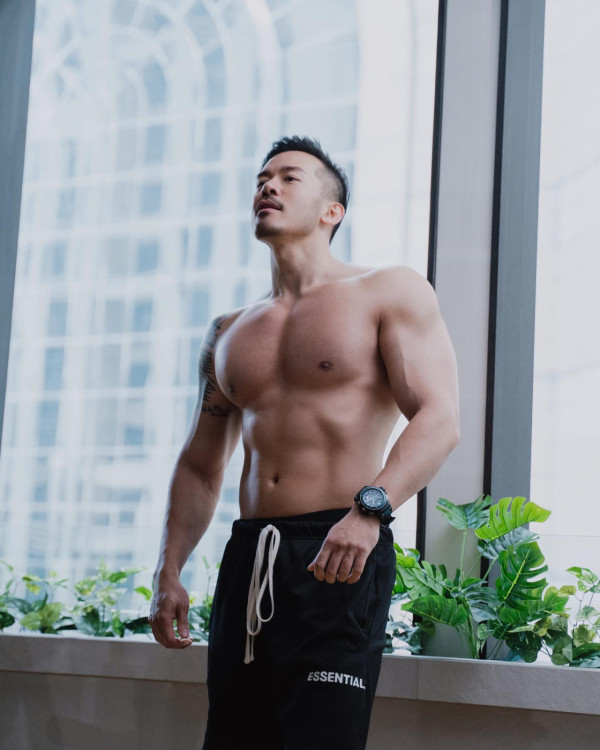 40歲男神點名爆料離巢前遭TVB高層痛罵！因一事爆紅卻被當面怒插：冇監製會再用你