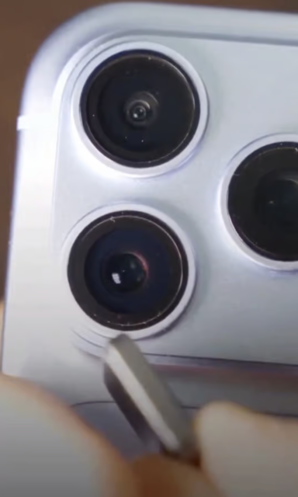 磁吸架整壞 iPhone 鏡頭 Apple Care包唔包？一文睇清 iPhone 鏡頭磁場干擾原理 教你 3 招官方防範建議