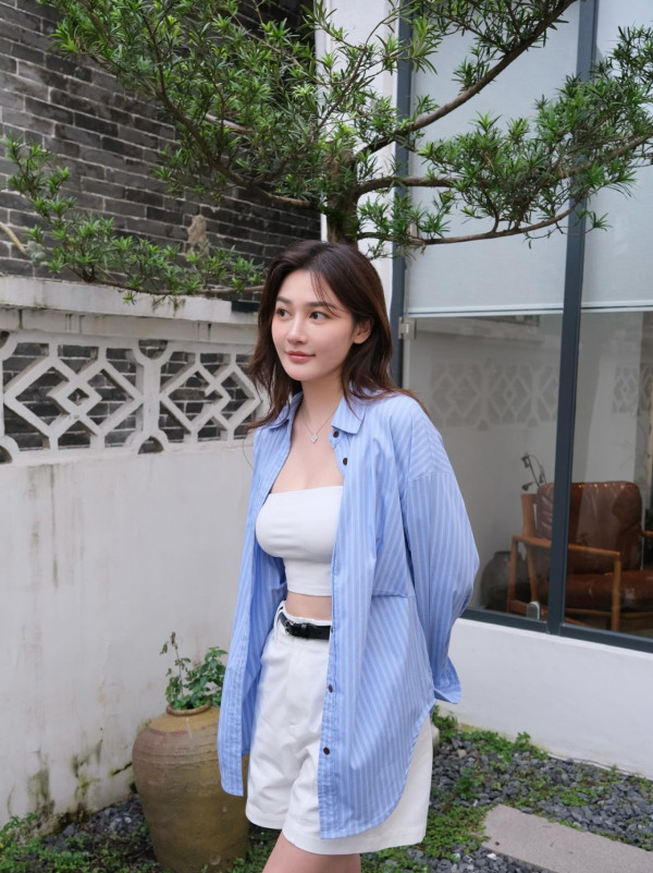 30岁性感女神33C内衣写真照疯传!酒店房大解放跌肩跪床最大尺度震撼眼球