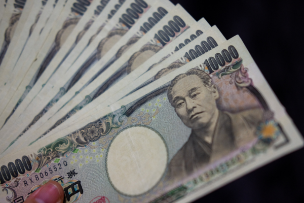 旅遊冷知識｜日本收銀員為什麼從不直接接你手上的錢？這個小托盤原來有名字！背後3大文化與實用原因揭秘 