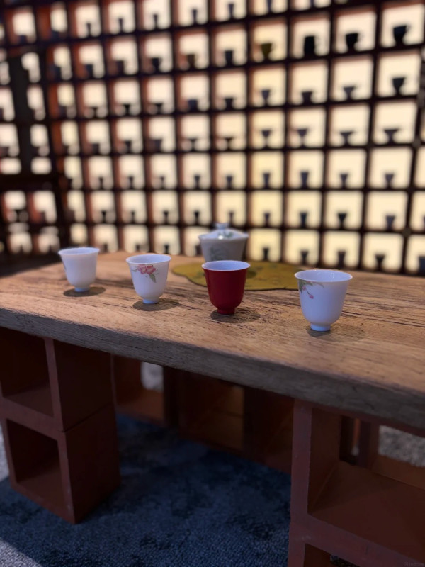 不用去景德鎮！深圳光明區陶瓷藝術展免費參觀 賞瓷/品茶/飲咖啡/手作一站式體驗 