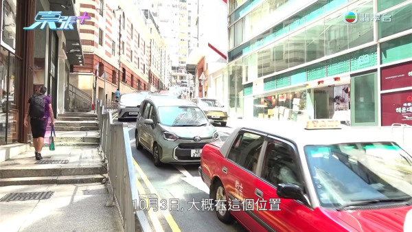 出租车司机拒绝双黄线落客反被打！抱娃男乘客起脚踢面 马路MMA下场竟然是这样