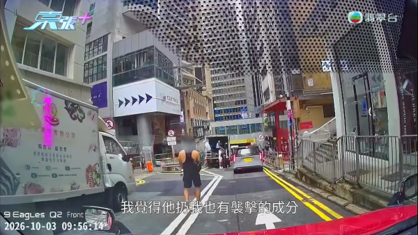出租车司机拒绝双黄线落客反被打!抱娃男乘客起脚踢面 马路MMA下场竟然是这样