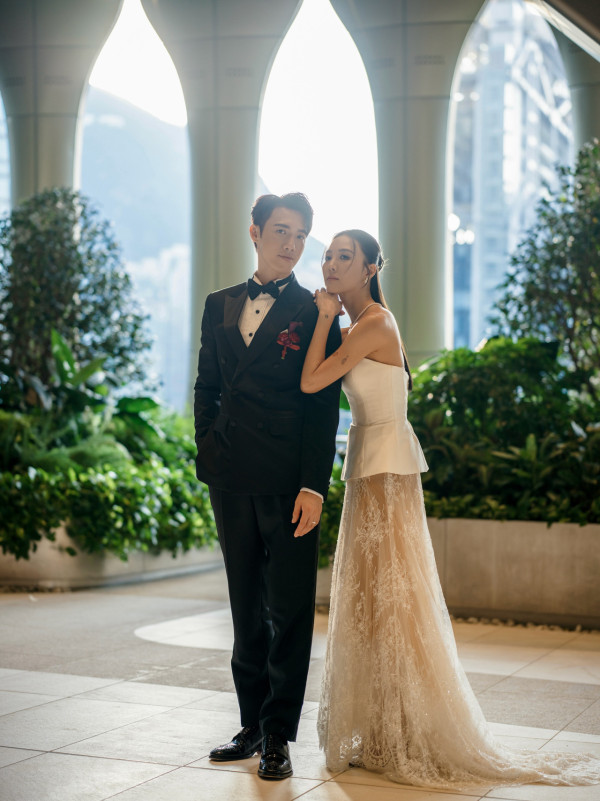 MIRROR成員Stanley宣布正式註冊結婚!公開中西式婚照甜喊「Legally official」