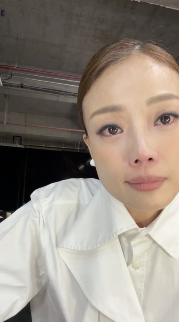 容祖兒啟德演唱會|容祖兒罕有落淚感謝歌迷!直播感觸落淚首唱陽光普照:「三年又三年」