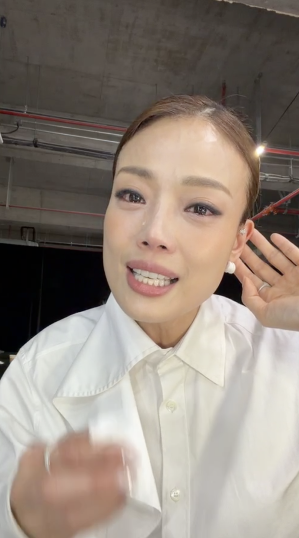 容祖兒啟德演唱會|容祖兒罕有落淚感謝歌迷!直播感觸落淚首唱陽光普照:「三年又三年」