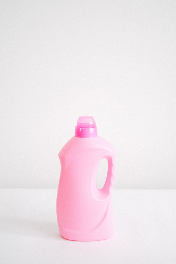 無品牌粉紅色洗衣用品容器及瓶蓋