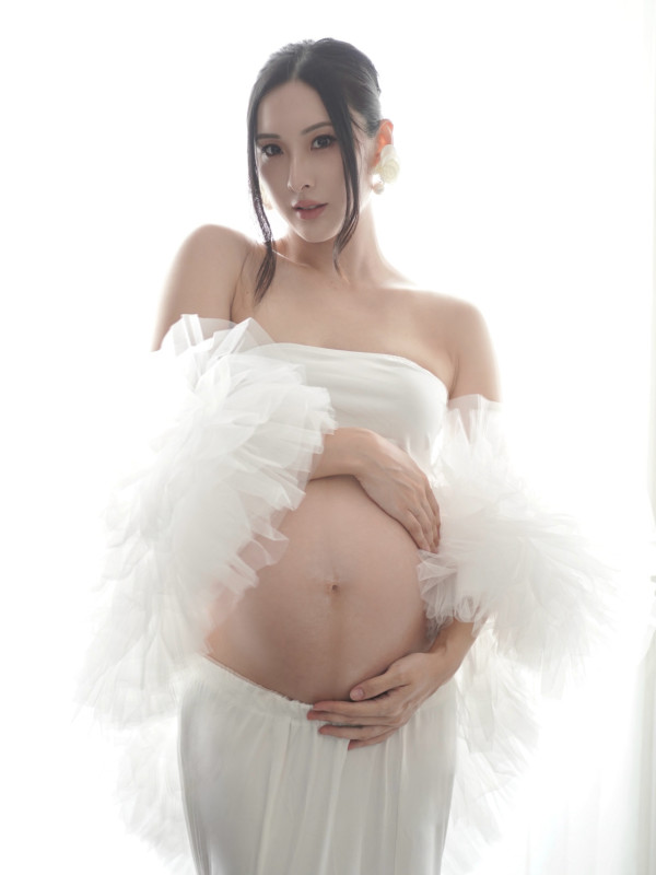 31歲女藝人生日報喜宣佈誕女喜訊！婚後5年榮升一家三口晒合照：眼淚停不下來