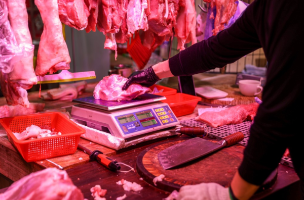 港漂大呻香港豬肉有「騷臭味」 滾粥臭到成煲倒！網民揭1大買肉防伏秘訣