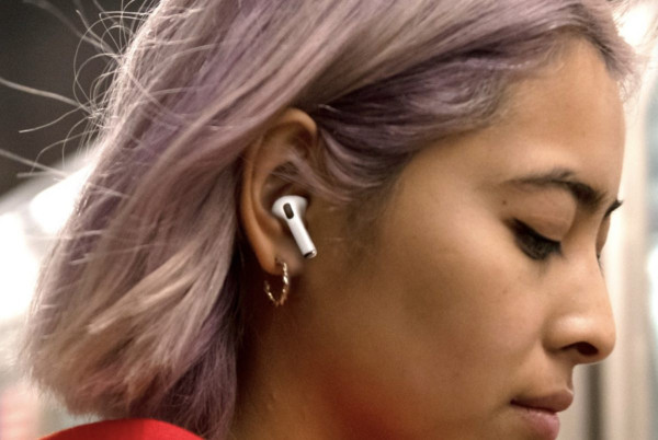 AirPods 左右耳電量落差大？苦主：一邊滿電一邊得 2%！網民揭真相　教你 6 招即時自救 