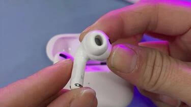 AirPods 左右耳電量落差大？苦主：一邊滿電一邊得 2%！網民揭真相　教你 6 招即時自救 