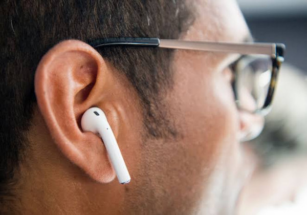 AirPods 左右耳電量落差大？苦主：一邊滿電一邊得 2%！網民揭真相　教你 6 招即時自救 