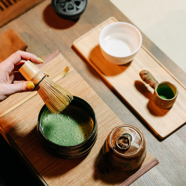 綠茶作用｜壽司店點解一定有熱綠茶？拆解迴轉壽司店熱茶3大隱藏用途 
