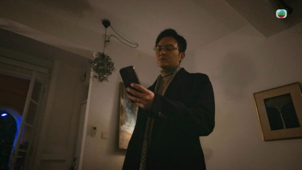璀璨之城｜陳瀅全裸無底線突破電視尺度！腿張開任張智霖拍照 鏡頭特寫一絲不掛「蜜桃臀」