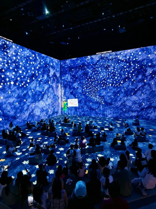 大衛·霍克尼沉浸式數碼藝術展登陸深圳!16米高展廳/1:1復刻倫敦Lightroom展館