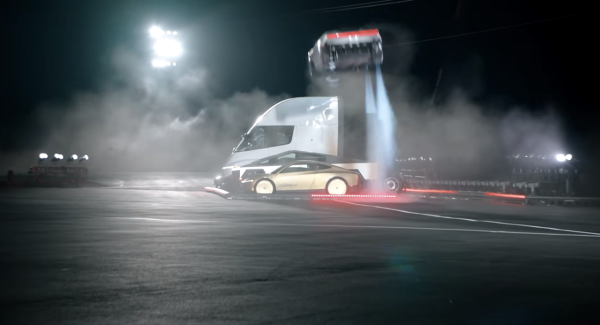 Tesla新Roadster驚世登場 現場2招「特技飛行」引全網熱議 即睇售價及交車時間【有片】