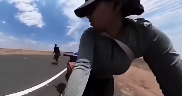 有片!女KOL獨自踩單車遊肯雅 慘遭持開山刀男子追斬!事後拍片自責做錯:係我自己錯