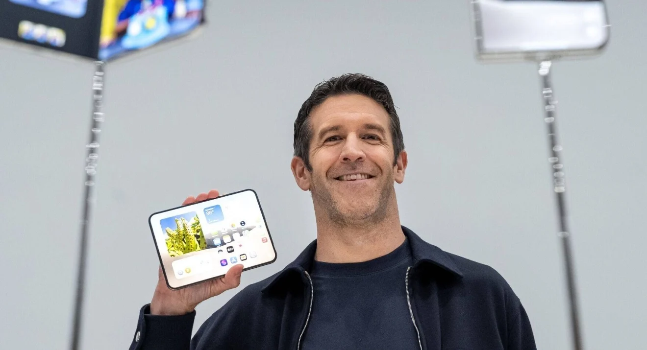 iPhone Duo 入選《時代》年度發明！John Ternus：蘋果慢工出細貨　直言早期摺機「廉價又低質」