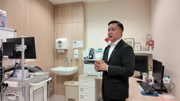 已故醫生黃詠儀患末期肺癌仍堅守崗位  摯愛容樹恒醫生淚崩剖白插喉拔喉兩難「我是醫生還是家人？」