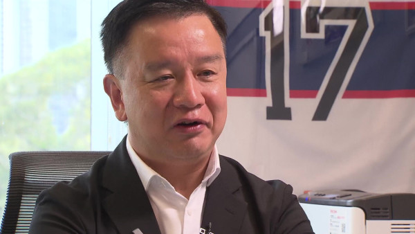 已故醫生黃詠儀患末期肺癌仍堅守崗位 摯愛容樹恒醫生淚崩剖白插喉拔喉兩難「我是醫生還是家人?」