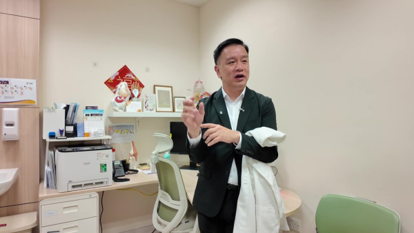 已故醫生黃詠儀患末期肺癌仍堅守崗位 摯愛容樹恒醫生淚崩剖白插喉拔喉兩難「我是醫生還是家人?」