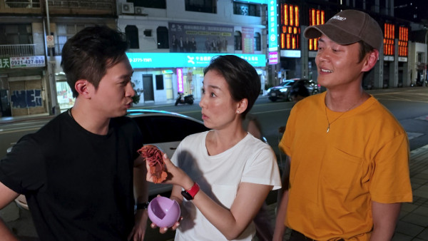 試真D唷｜台北挑戰極限「大王具足蟲」拉麵！GM驚到面容扭曲 江美儀試食蟲卵：打個卵先！