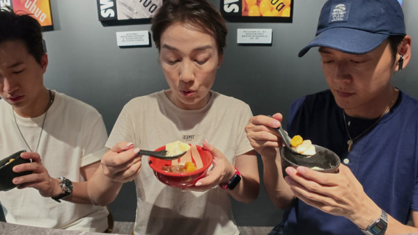試真D唷｜江美儀張振朗殺入寧夏夜市！品嚐威士忌麻辣豆腐花驚喜連連