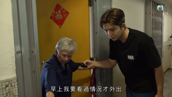 屯門公屋|蝴蝶邨驚現「曱甴屋」!直擊走廊遍地小強屍體 鄰居崩潰:每晚飛幾十隻入屋