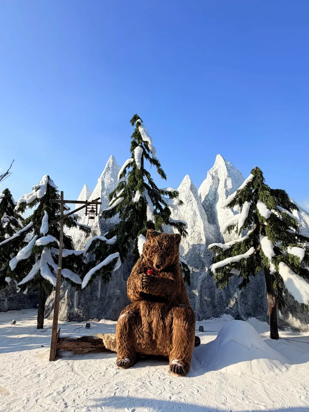 深圳全新日系雪景小鎮爆紅！頂樓還原京都鴨川＋紅色鳥居＋大熊雕塑 附交通地址 