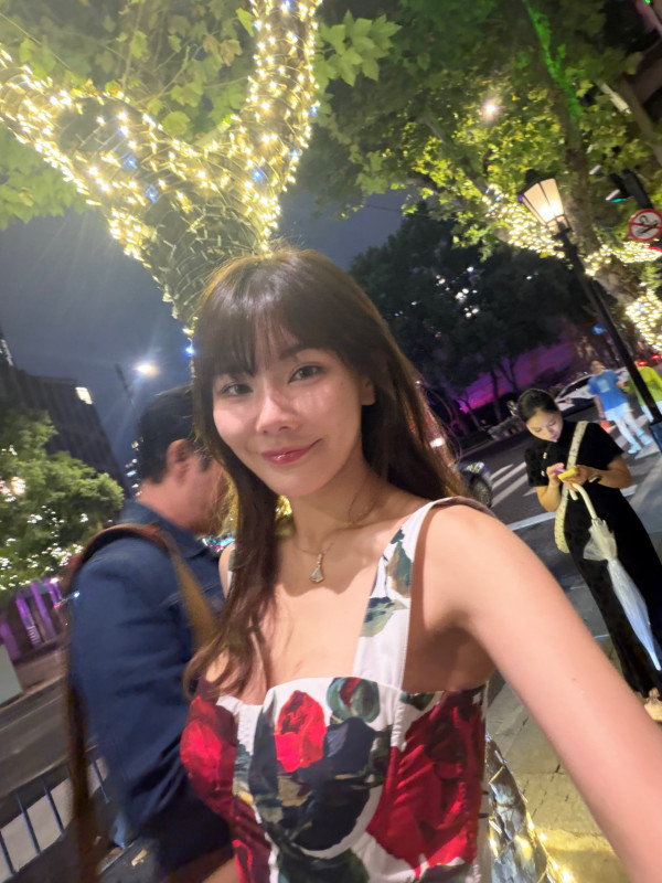 五索10年婚外情疑似再度有喜佗第六胎？肚凸凸舉6字手勢坦認月事未到：很擔心