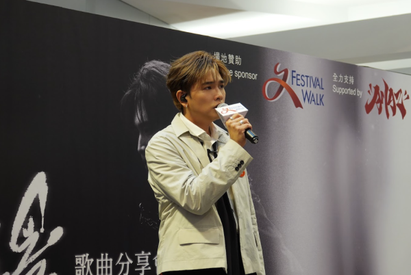 范卓賢現場首唱新歌《惡性循環》竟自評勉強合格!歌迷鐵鏈纏身震撼應援萬聖節氣氛拉滿
