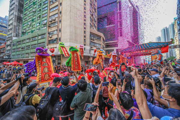 大角咀廟會11.1舉行!500呎夜光龍/十八醒獅梅花樁/免費接駁車