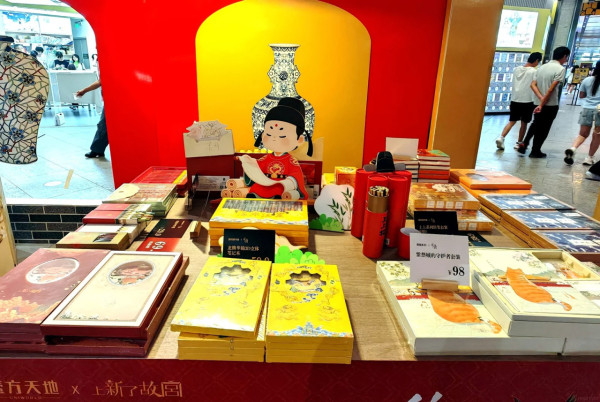 深圳龍華「故宮文創」新展！26款印章免費任蓋/AI畫師客製宮廷肖像 