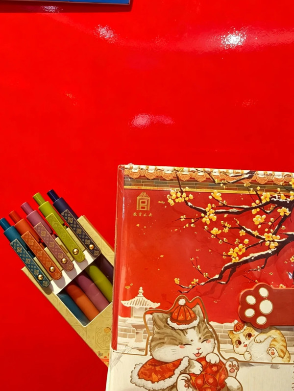 深圳龍華「故宮文創」新展！26款印章免費任蓋/AI畫師客製宮廷肖像 