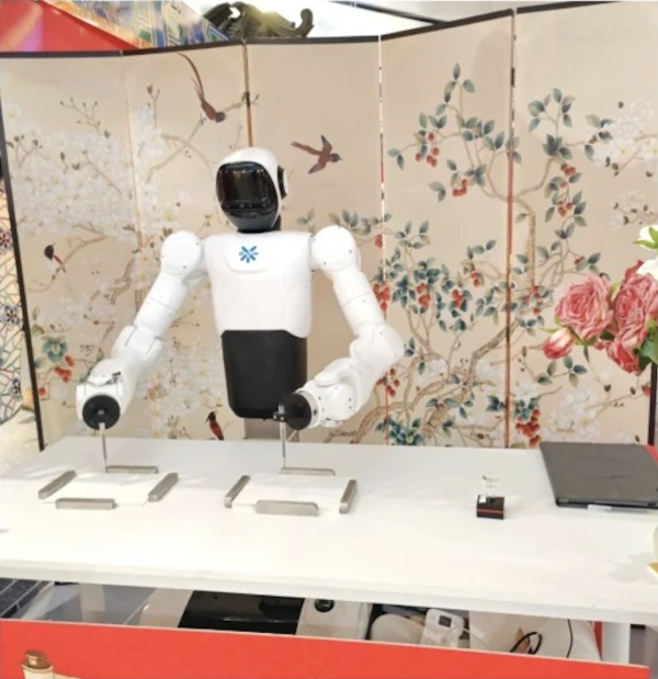 深圳龍華「故宮文創」新展！26款印章免費任蓋/AI畫師客製宮廷肖像 