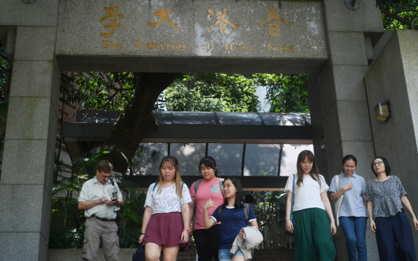 大灣區共同家園青年公益基金主辦的2026-27學年「創明天獎學金」及「創明天創科獎學金」現正接受報名！（圖片來源︰HKET）