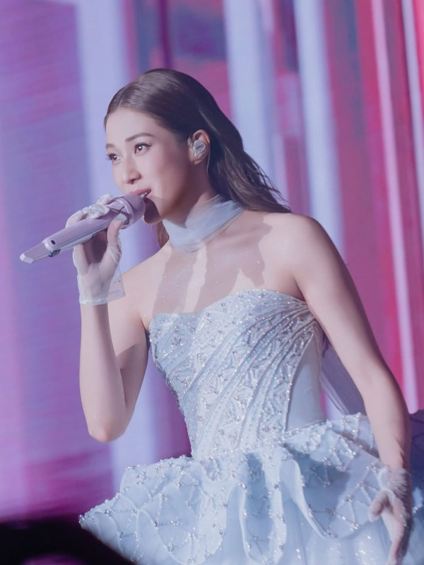 鍾嘉欣演唱會2027｜鍾嘉欣入行22年首登紅館！優先購票及公開發售日期、票價/座位表一覽