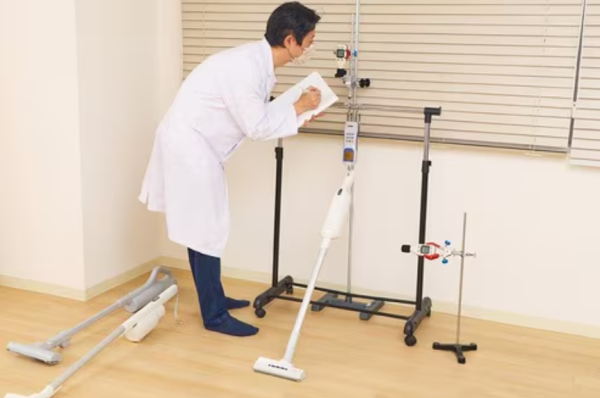 日本雜誌《LDK》聯同專業實驗室「LAB.360」，測試日本市面上12款無線吸塵機。（圖片來源︰《LDK》）