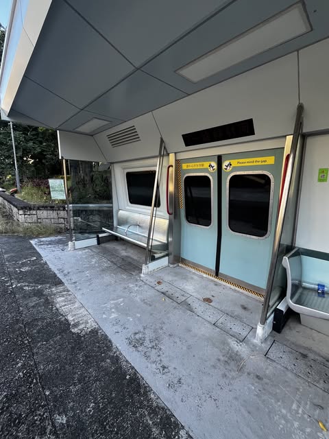大埔驚現港鐵車卡外型避雨亭！1:1還原退役「烏蠅頭」成隱世打卡位 網民：上次等左好耐都唔開車